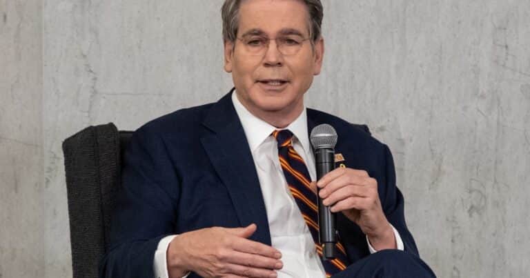 Scott Bessent confirmó el acuerdo de swap por US$ 20.000 millones con el Gobierno y ratificó el esquema cambiario