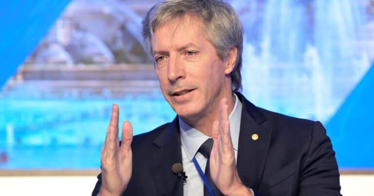 Tras las elecciones, el Banco Central da la primera señal de reducir el apretón monetario y flexibiliza los encajes a bancos
