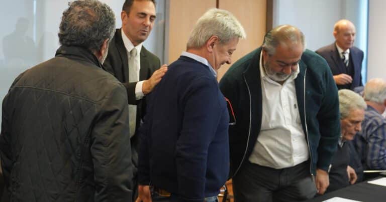 Reforma laboral: el Gobierno propone salarios «por mérito», paritarias por empresa y cambios en horas extra