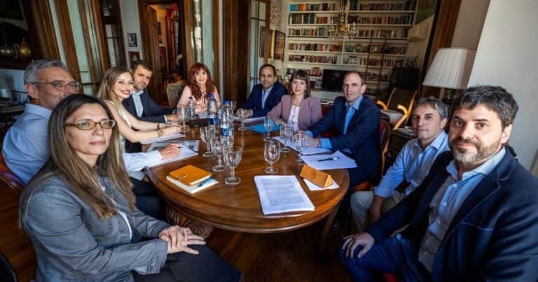 Quiénes son y qué piensan los economistas que recibió Cristina Kirchner: la influencia de FLACSO y una ex ministra «puente»