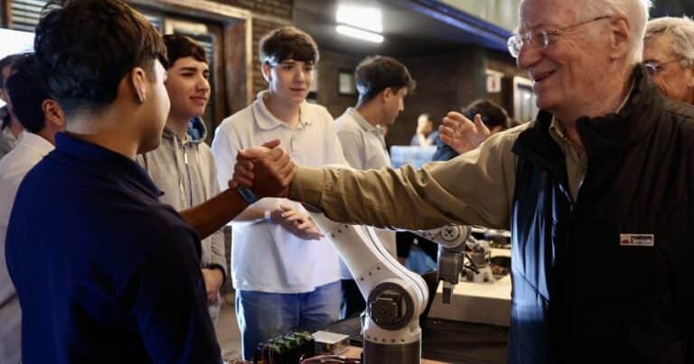 Diez mil personas en la fiesta de fin de año de Ternium: el brazo robótico que premió Paolo Rocca