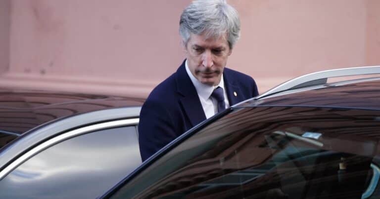 Qué significaría para el plan económico que el Banco Central compre dólares ‘dentro de la banda’