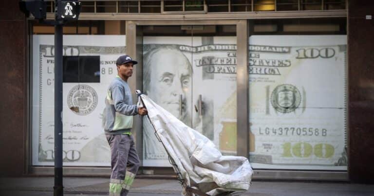 El Gobierno le pagó al FMI US$ 850 millones y perdió reservas, pero el dólar terminó la semana con una fuerte baja