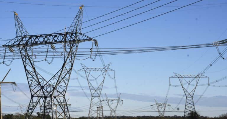 Obra pública con capitales privados: el Gobierno dio el primer paso para la ampliación de la red de transporte eléctrico
