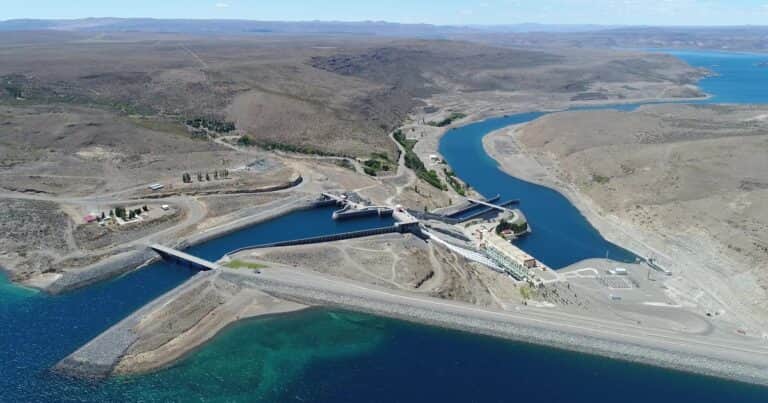 Los Neuss y los dueños de Havanna y Newsan se quedan con la privatización de otra hidroeléctrica y Caputo usa sus dólares para pagar la deuda