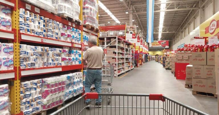 Alerta: después del entusiasmo postelectoral, en diciembre volvió a caer la confianza del consumidor