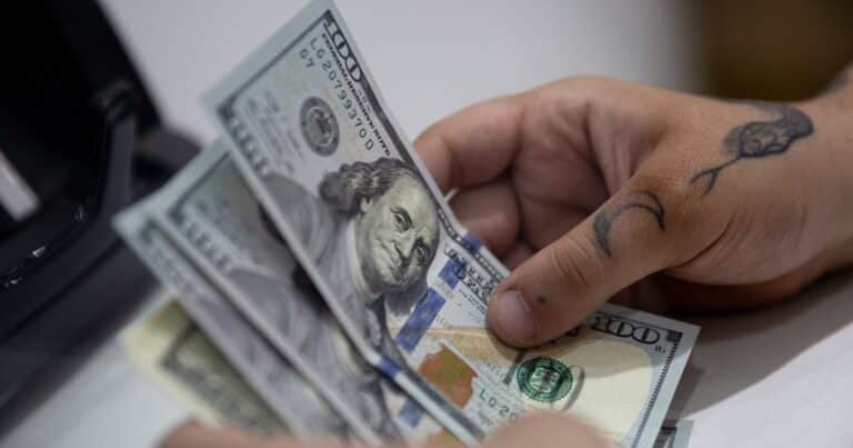 Dólar hoy y dólar blue, EN VIVO: a cuánto cotiza el oficial y cuál es el precio del paralelo este martes 2 de diciembre, minuto a minuto