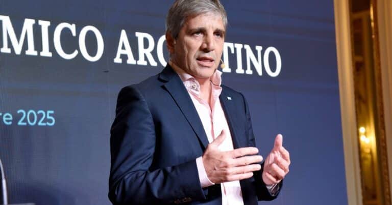 Cuenta regresiva para el pago de la deuda: cuántos dólares necesita Caputo de acá al viernes y de dónde podría sacarlos