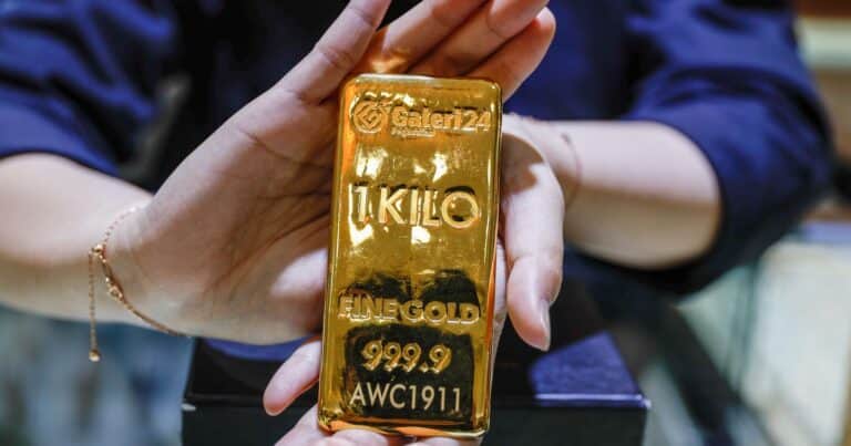 El oro sigue batiendo récords históricos y supera los US$ 5.000: cómo invertir desde Argentina