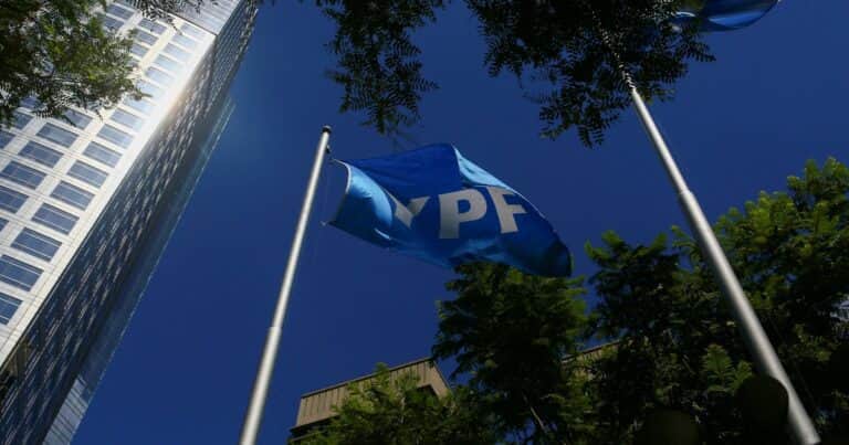 Juicio de YPF en Nueva York: el Gobierno pidió que se suspenda la entrega de chats y mails de funcionarios y ex