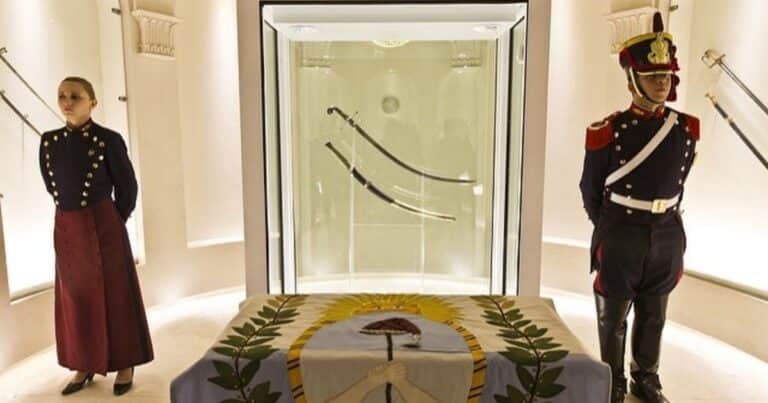 «El sable corvo debe estar en el Museo Histórico Nacional»: hablan los herederos de Rozas