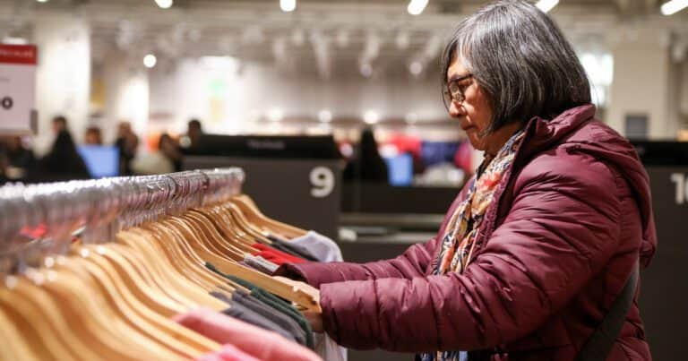 En medio del cruce con el Gobierno, textiles dicen que la ropa importada llega un 25% más barata que en 2024