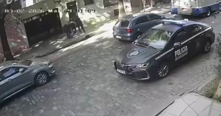 Violento asalto en Colegiales: le sacaron el auto cuando hacía gimnasia, usaron las llaves para robar en su casa y atacaron a golpes a su marido