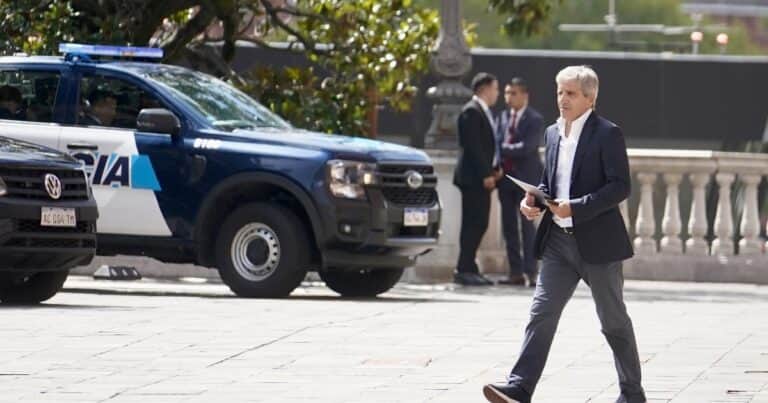 Caputo sale a la caza de argendólares por US$ 2.000 millones: por qué será en «minicuotas»