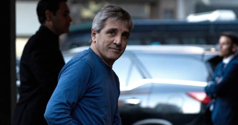 Partió la misión del Fondo y el Gobierno espera que los dólares del colchón vayan a los bancos o a comprar bonos y acciones