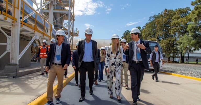 Karina Milei y Adorni, en el polo agroindustrial del Gran Rosario