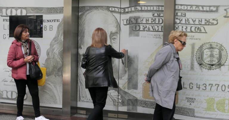 Maniobras con el dólar: el Central dice que «faltan argumentos» para definir el futuro de sus empleados e insiste con apuntar a Massa y Pesce