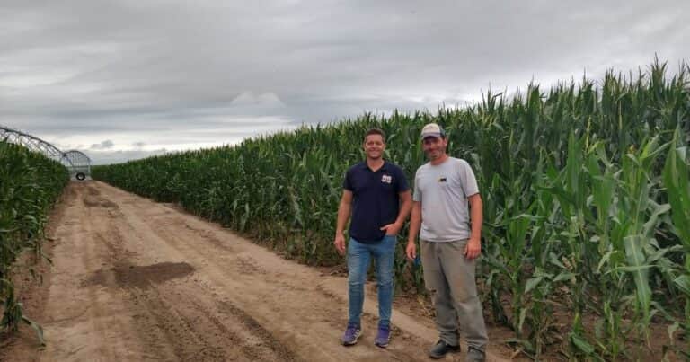 Comenzó con 13 vacas prestadas y hoy produce 12 millones de litros al año: integró la agricultura con el tambo y comercializa lácteos de su propia fábrica