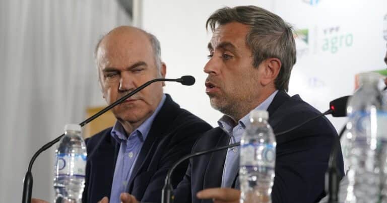 Un funcionario de Caputo aseguró que el Gobierno ya tiene «prácticamente cerrado» el pago de deuda de julio y enero de 2027