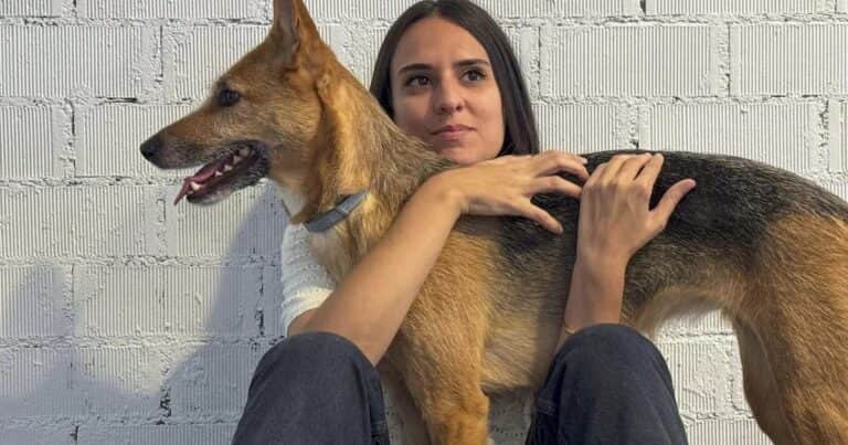 Lucía Solla Sobral, autora de ‘Comerás flores’: «Podés sufrir violencia siendo feminista y teniendo amigas»