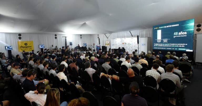 230 contratistas rurales hicieron historia con su primera cumbre sectorial