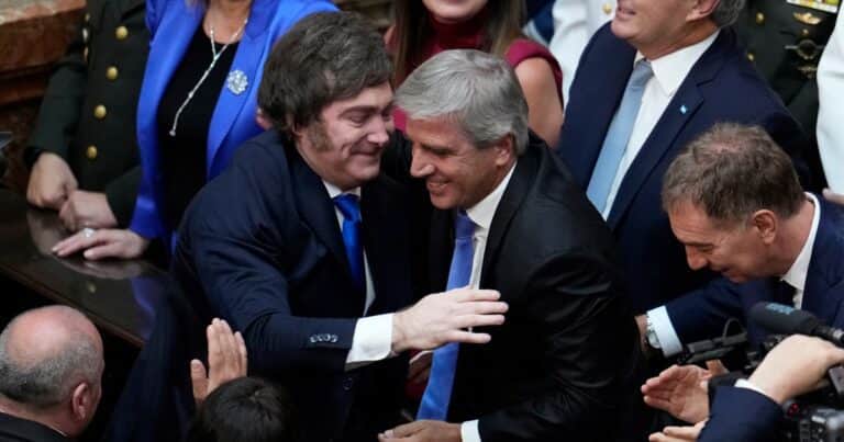 Inflación, privatizaciones, FMI, dólar e inocencia fiscal: las definiciones de Luis Caputo para la segunda mitad del mandato de Milei