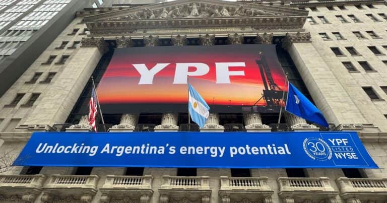 Golpe a Burford por YPF: tras el fallo a favor de Argentina, las acciones del fondo se derrumban 45%