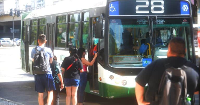 El Gobierno actualizó costos y subsidios para los colectivos del AMBA: cubrirán el aumento salarial firmado hasta abril