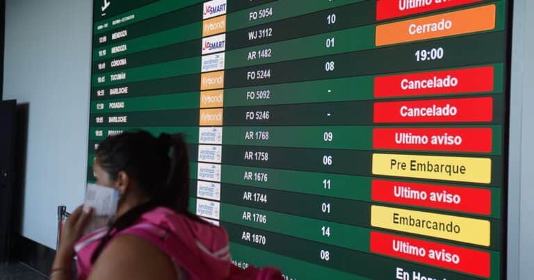 Flybondi, otra vez complicada: la multaron por casi $ 230 millones y cancela vuelos por aviones en tierra