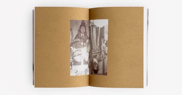 A través de 1.300 fotos, la artista de origen coreano Suwon Lee reescribe la historia de sus abuelos