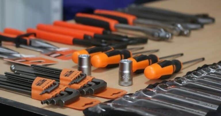 Una famosa marca de herramientas anunció que deja de fabricar en su planta de Santa Fe