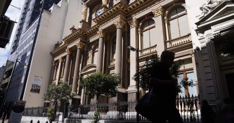 Las consultoras suben a 26,1% sus proyecciones de inflación para todo el año
