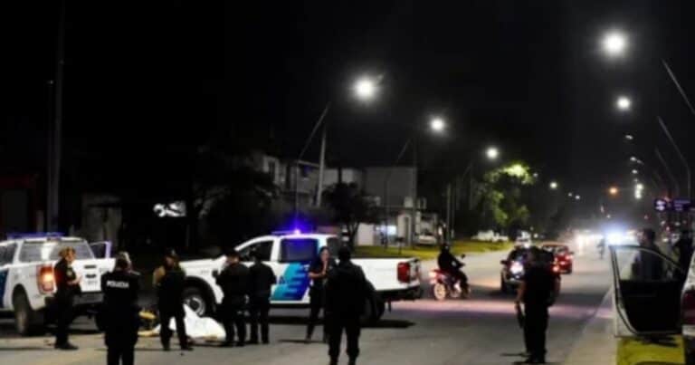 Trágica noche para dos motociclistas en Mar del Plata: uno murió tras chocar con un patrullero y el otro en una presunta picada
