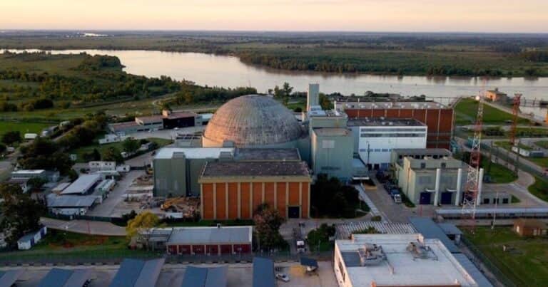 Uranio: una empresa de EE.UU. propone asociarse con la estatal Dioxitek para producir el «combustible» de las centrales nucleares