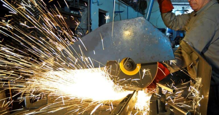 Actividad económica: un sector clave de la industria repuntó en marzo aunque sigue en niveles bajos