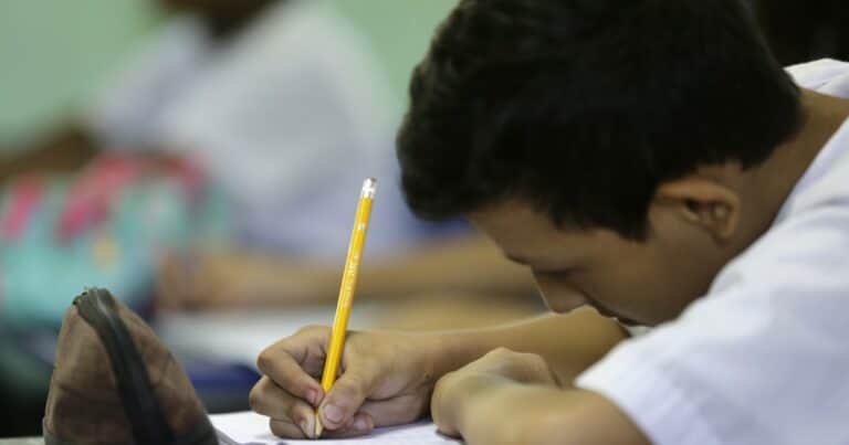 Ayuda Escolar ANSES abril 2026: cuánto se cobra y cuándo pagan el extra de $85.000