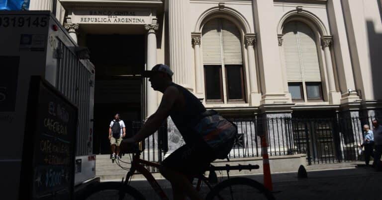 Por la flexibilización de encajes se apuesta a que bajen las tasas pero hay dudas de una pronta reactivación del crédito