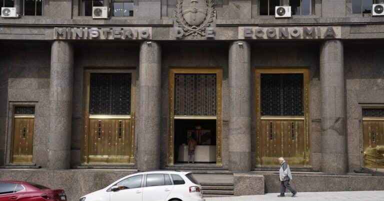 Deuda Pública: por la aceleración de la inflación, aumentó en US$ 28.700 millones en los primeros tres meses del año