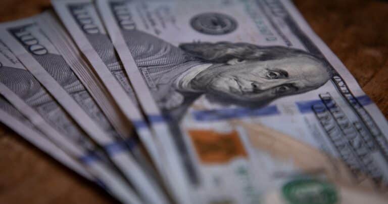 Dólar hoy y dólar blue, EN VIVO: a cuánto cotiza el oficial y cuál es el precio del paralelo este lunes 20 de abril, minuto a minuto