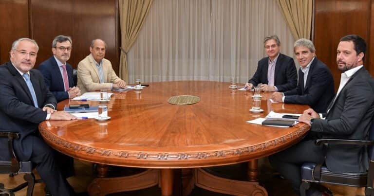 La cúpula de la Unión Industrial se reunió con Caputo: pidieron «nivelar la cancha» y bajar impuestos