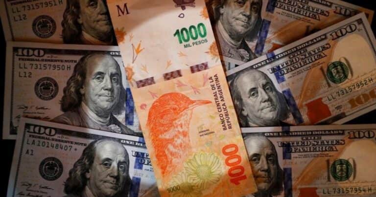 En medio de las fuertes compras del Banco Central, el peso le gana al dólar: se apreció 11% real en el año