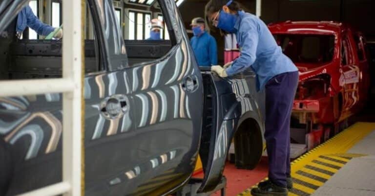 En medio del furor importador de autos chinos, ya cerraron 10 autopartistas y la producción cayó casi 10%