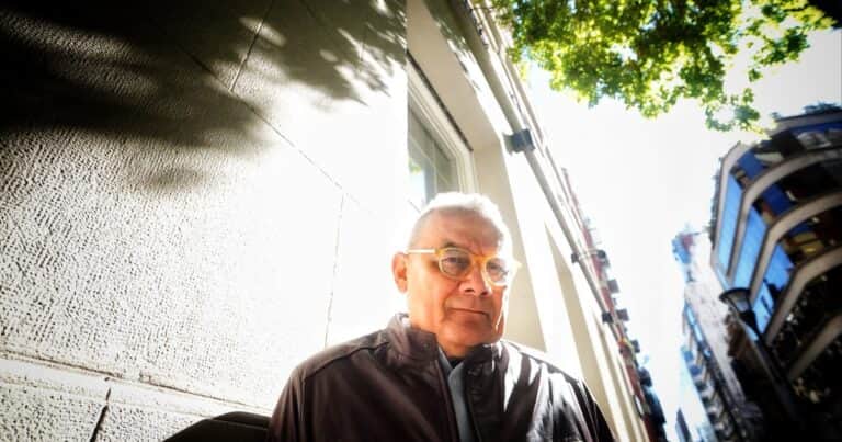Horacio Castellanos Moya: “No hay un modelo Bukele, es el modelo de la dictadura”
