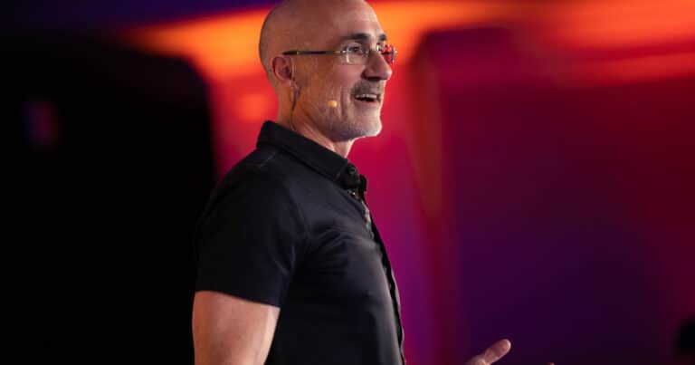 Arthur Brooks, autor estadounidense: “Las personas más felices son las que nunca dejan de aprender”