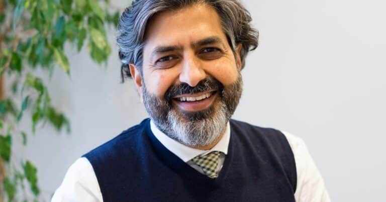 Arun Mansukhani, psicólogo: “A muchos jubilados, el hecho de no gastar les resta miedo y ansiedad, les da tranquilidad”
