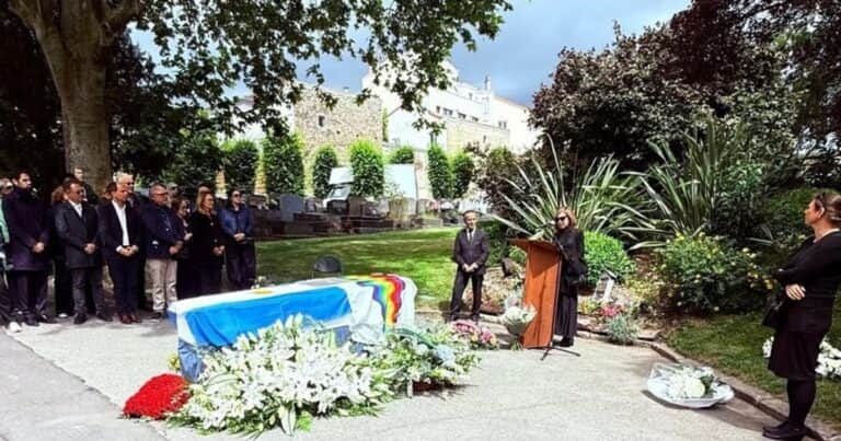 Abrazado por una bandera argentina, Julio Le Parc fue sepultado en Francia este viernes