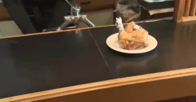 Un famoso restaurante que cocina pollo frito no ha cambiado su aceite de cocina en 66 años