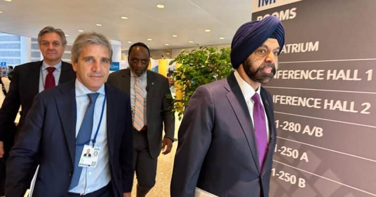 Dólares frescos: el Banco Mundial votará hoy una garantía financiera para que Caputo consiga US$ 4.000 millones