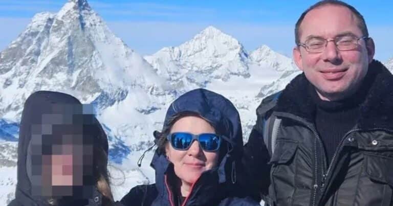 «Llevaba una cola, orejas de perro y guantes»: quién es la adolescente Therian acusada de matar a sus padres