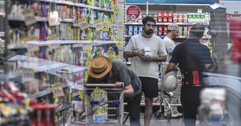 El consumo no levanta cabeza y en abril volvieron a caer las ventas en supermercados, shoppings y mayoristas